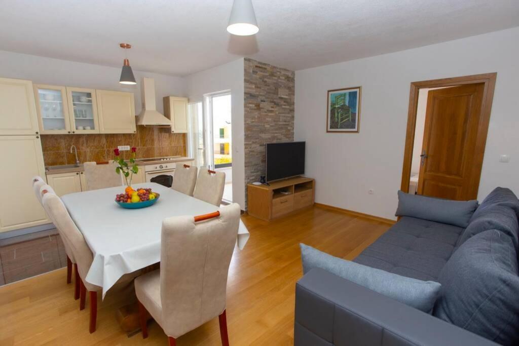 Apartments Vladimir #4 Makarska Bagian luar foto