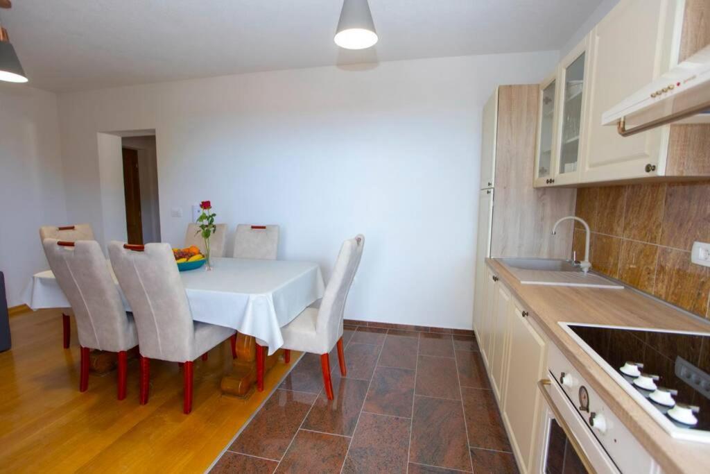 Apartments Vladimir #4 Makarska Bagian luar foto