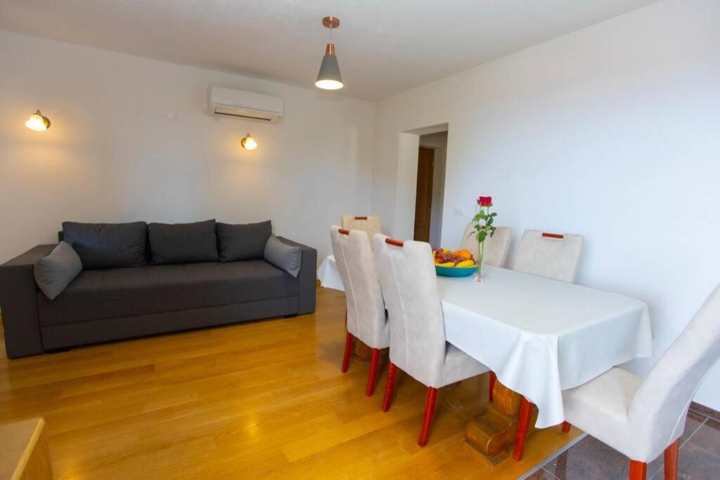 Apartments Vladimir #4 Makarska Bagian luar foto